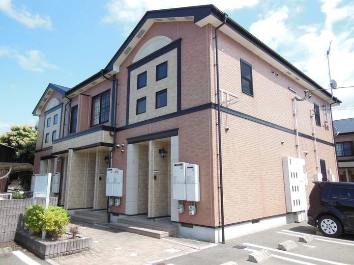 ボンヌ・シャンス一番館の外観