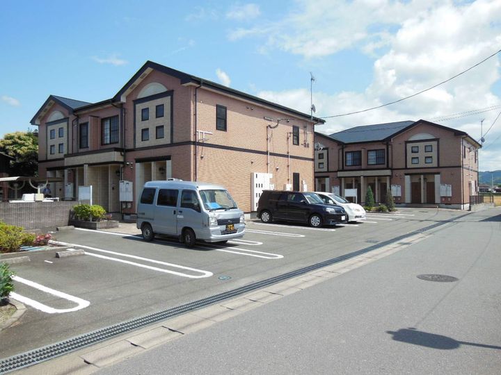 ボンヌ・シャンス一番館の外観