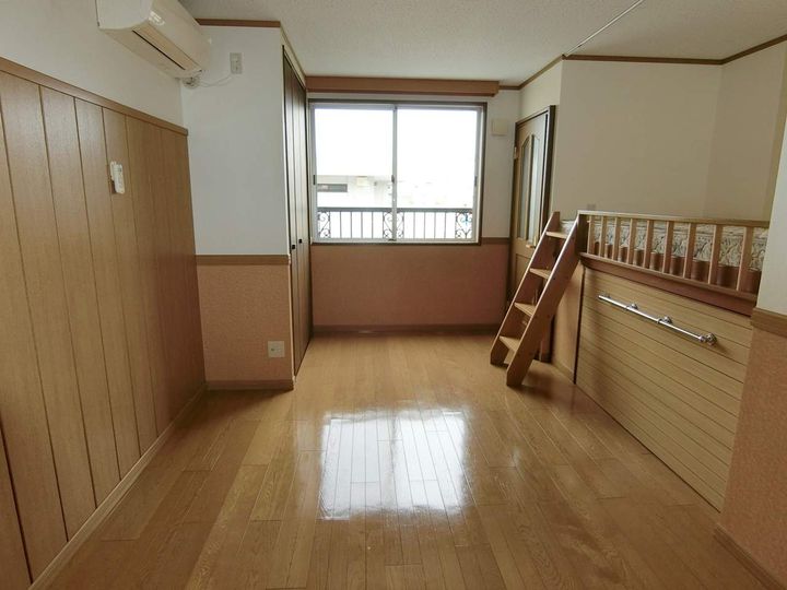 ハイデンス和泉302の居間