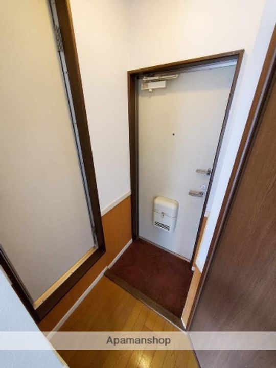 レジデンス一条302の玄関