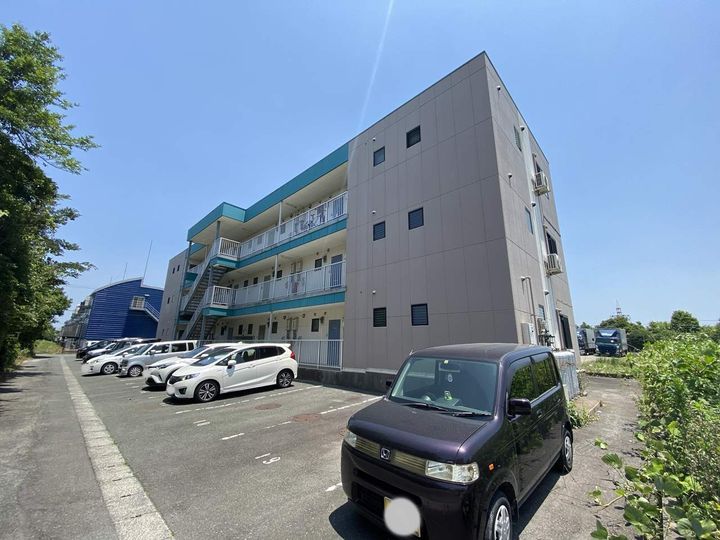 リバティー室岡101の外観