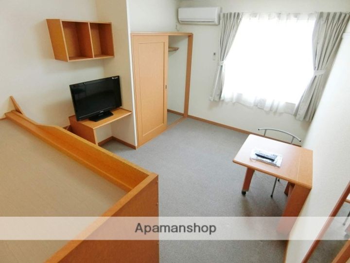 グランドール広川205の居間