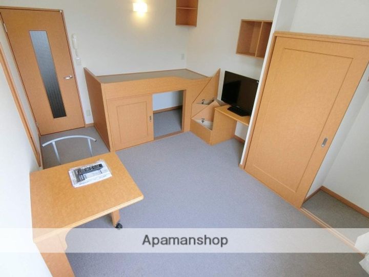 グランドール広川205の居間