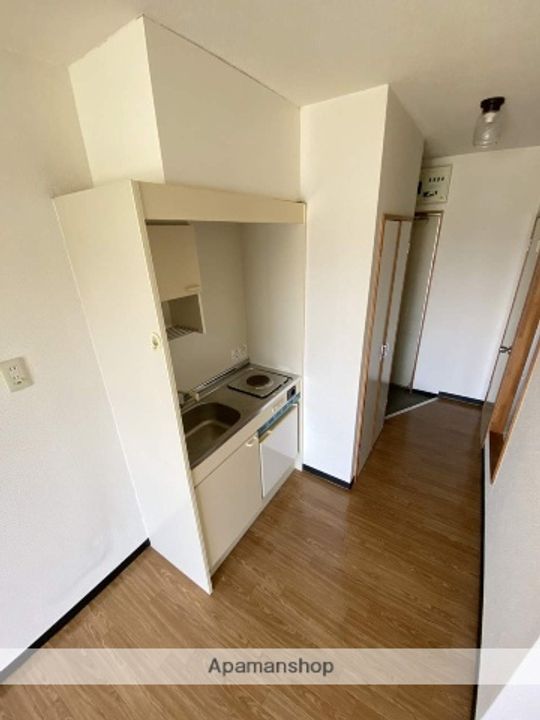 弐番館202のキッチン