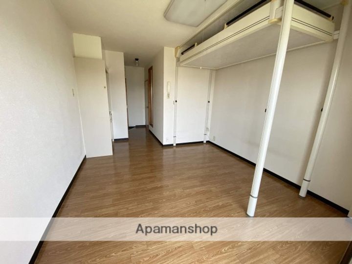 弐番館202の居間