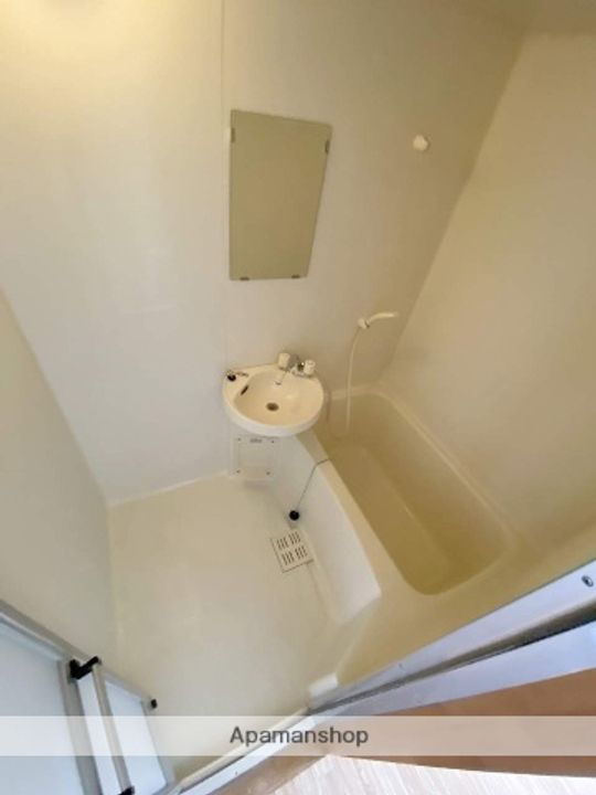 弐番館202の風呂