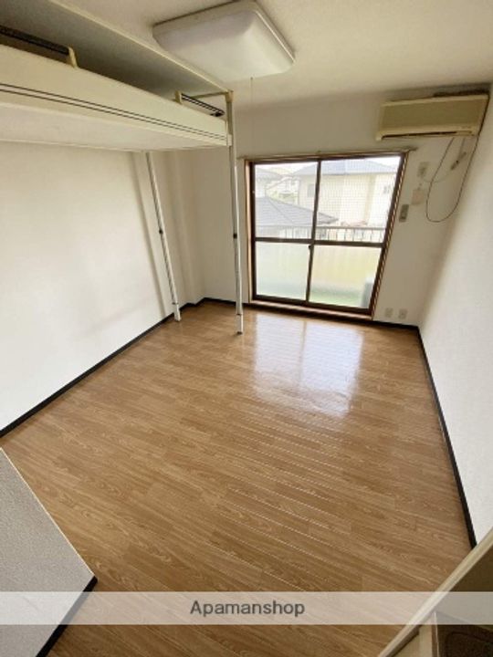 弐番館202の居間