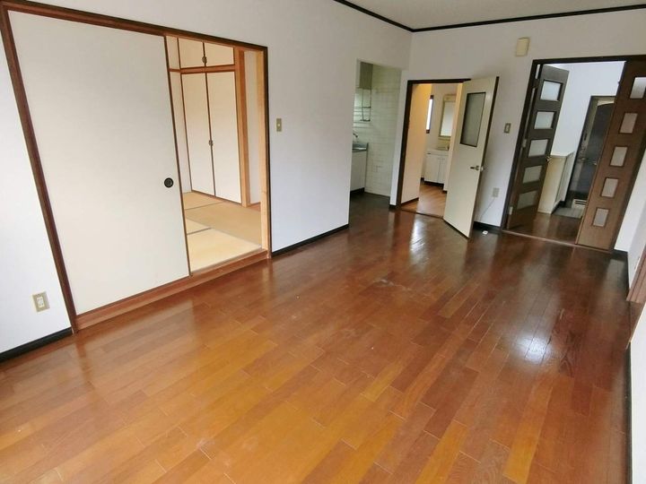 シャンセ赤坂101の居間