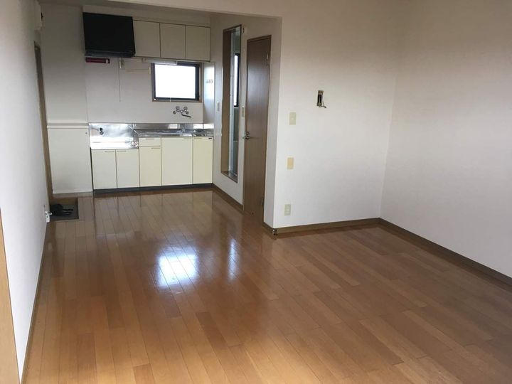 レジデンス尾島301の居間