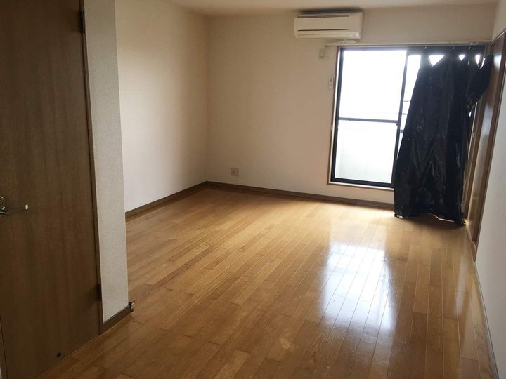 レジデンス尾島301の居間