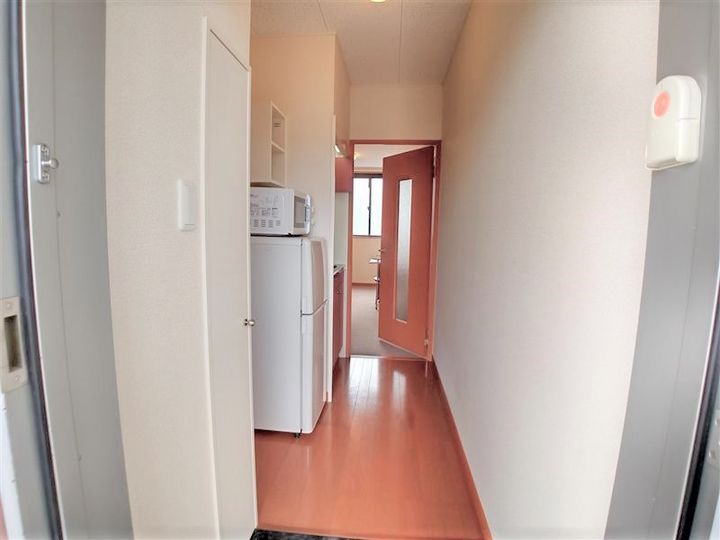 レオパレスサンライズ大川の玄関