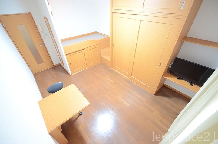 レオパレスわかみや207の居間