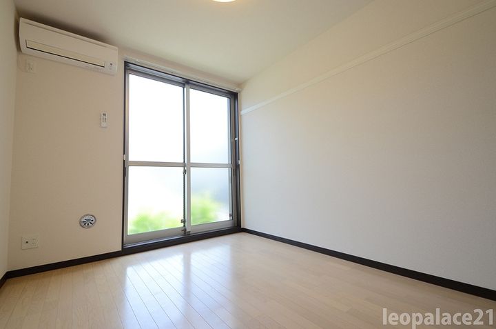 レオネクストHAMAKEI109の居間