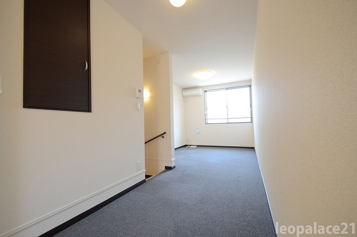 レオネクストHAMAKEI109の居間