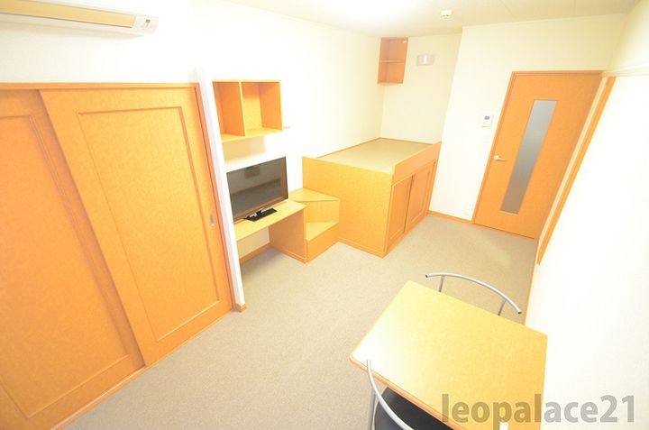 レオパレスウィル大川106の居間