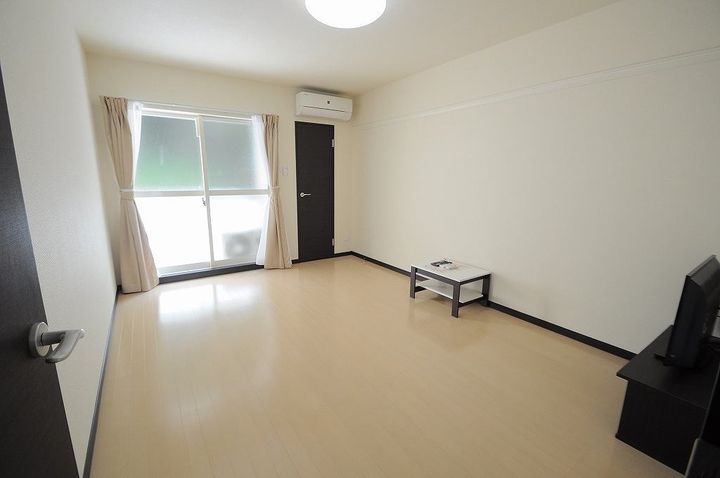 レオネクストすみれ105の居間