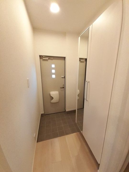 グランド ライン Bの玄関