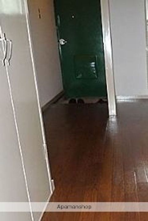 一倉ビルの玄関