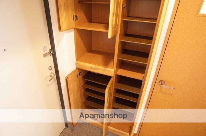 福岡県福岡市中央区舞鶴3丁目の賃貸マンションの玄関