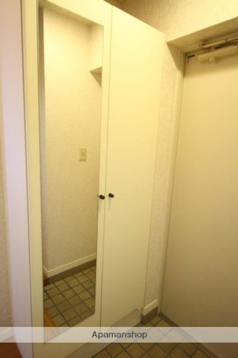 ダイナコートエスタディオミューズの玄関