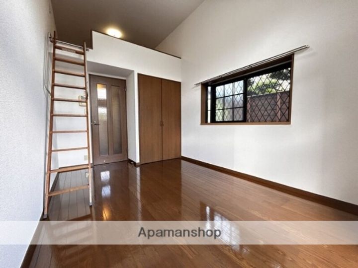 ドルチェ西新南壱号館の居間