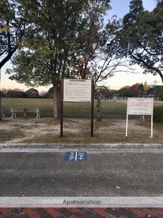 リファレンス寺塚の周辺
