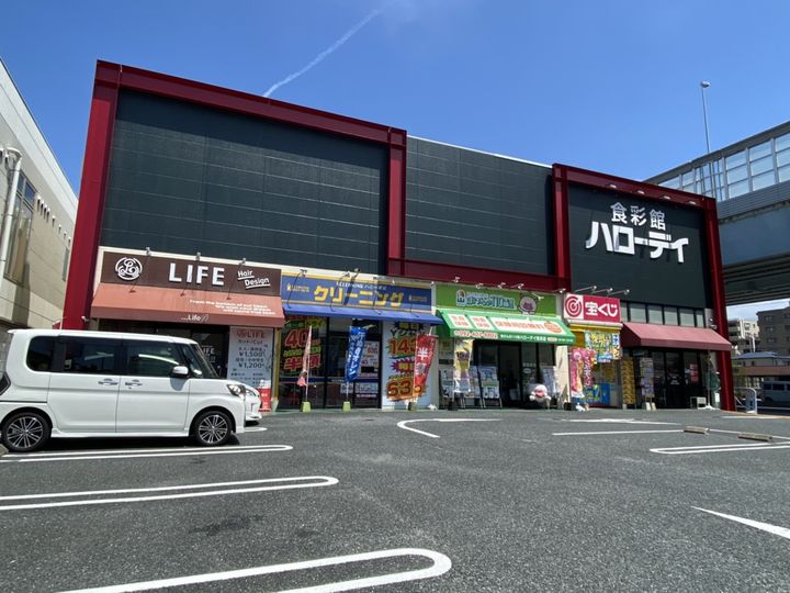 クレセント・ウエストの周辺