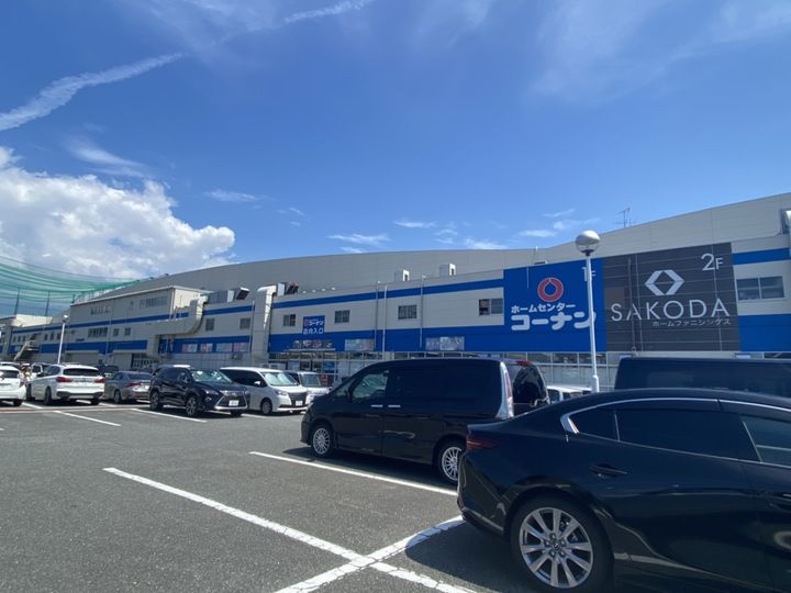 クレセント・ウエストの周辺