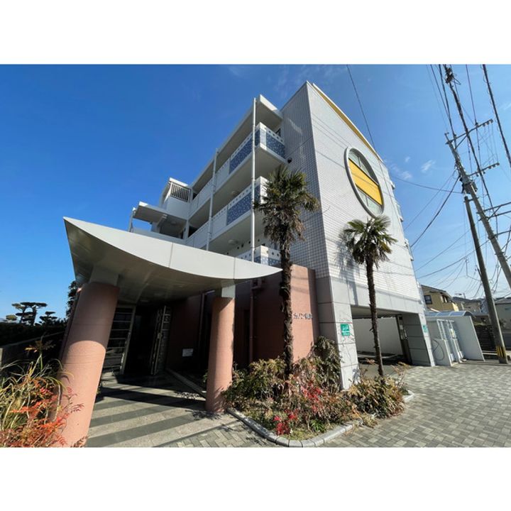 カノン横浜の外観