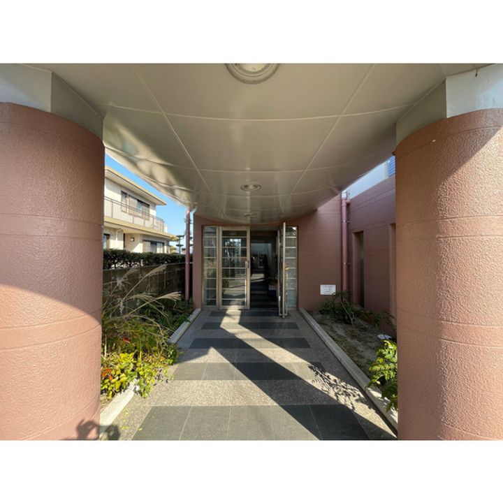 カノン横浜の外観