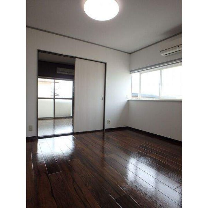 T.A FLATの居間