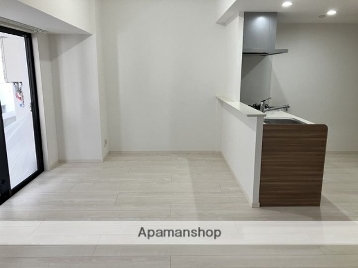 CREST西新の居間