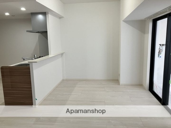 CREST西新の居間