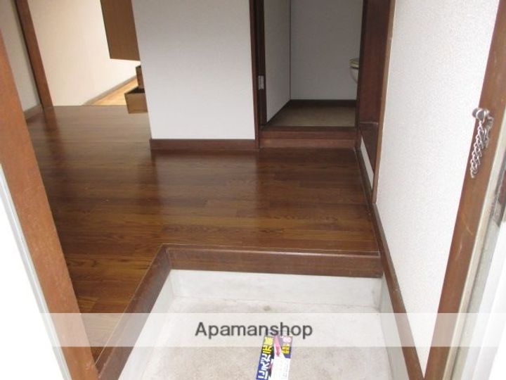 ステーションハイツの玄関