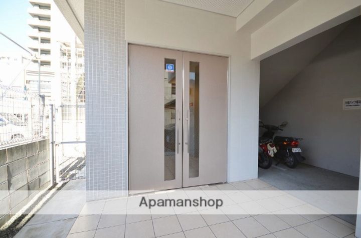 サンクス渡辺通の外観