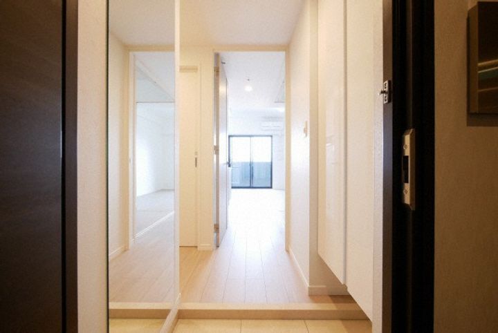 エンクレスト天神南PUREの玄関