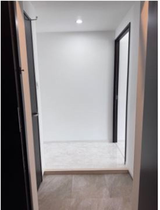 CREST西新の玄関