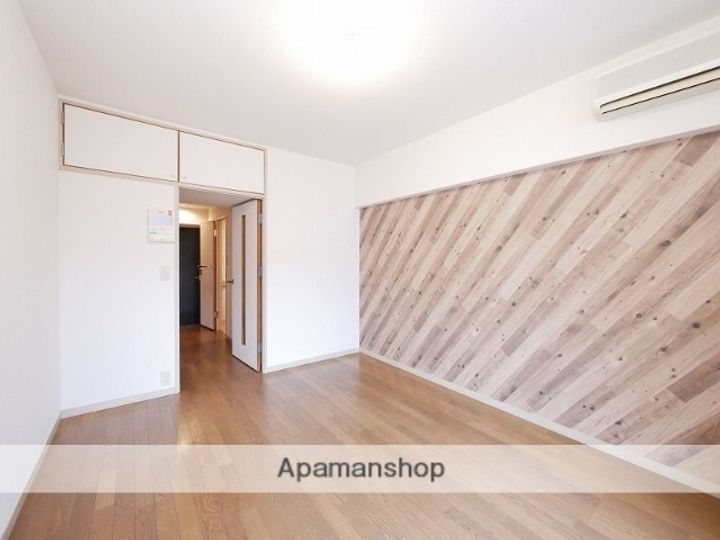 エステートモア鳥飼NOVAの居間