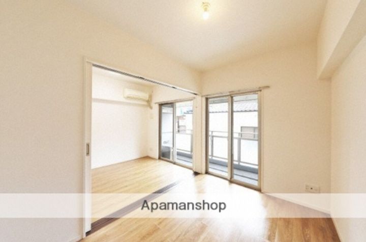 CUBE HARUYOSHI PATIOの居間