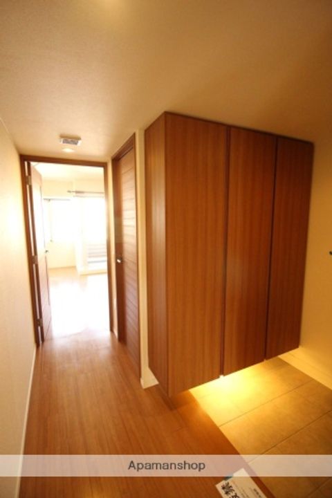 グランドメゾン高取参番館の玄関