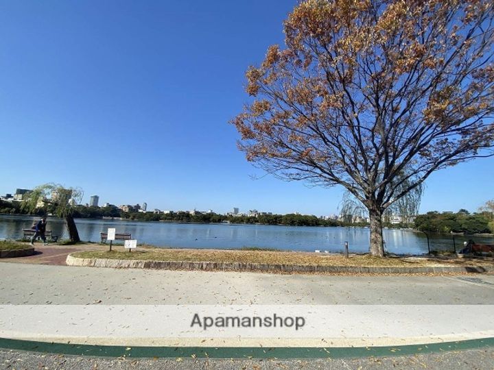カザリヤハイツ西公園の周辺