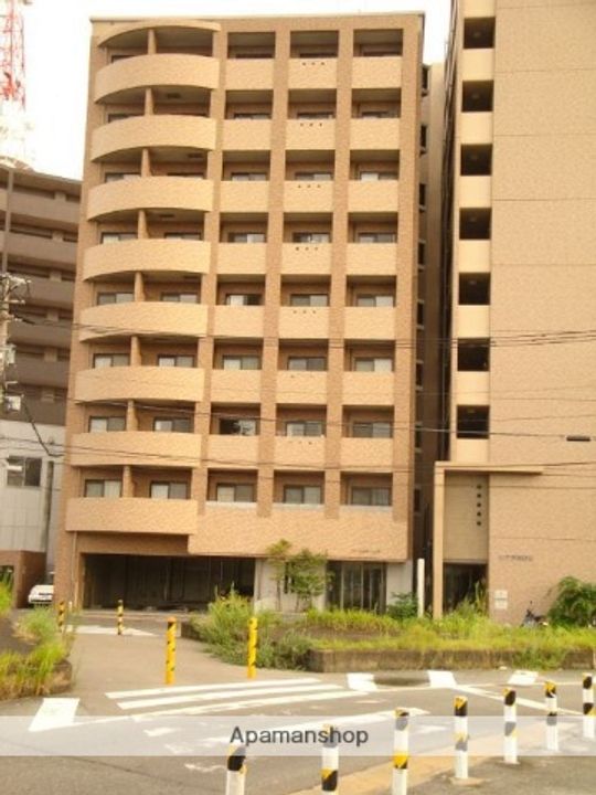 マーレタワー天神の外観