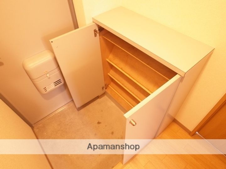 福岡県福岡市早良区西新1丁目の賃貸マンションの玄関