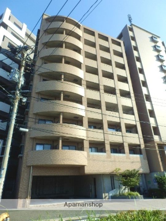 マーレタワー天神の外観