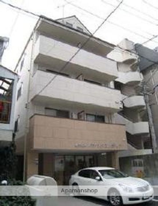 BRAND NEW DAY平尾の外観
