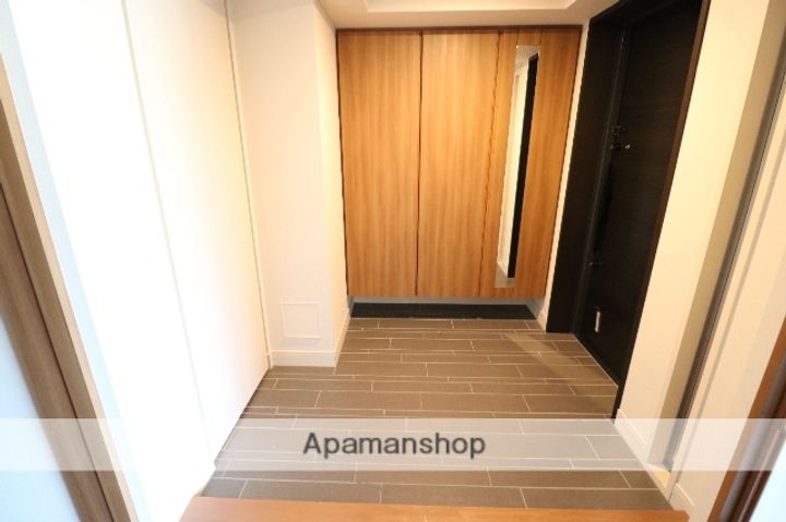 グランドメゾン西新テラスの玄関