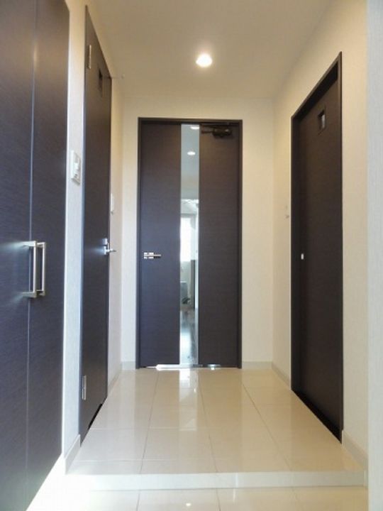 福岡県福岡市博多区美野島2丁目の賃貸マンションの玄関