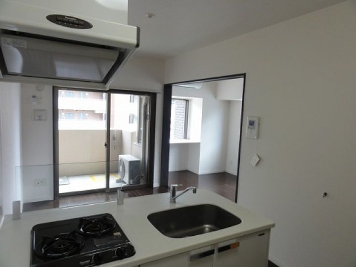 福岡県福岡市博多区美野島2丁目の賃貸マンションの居間