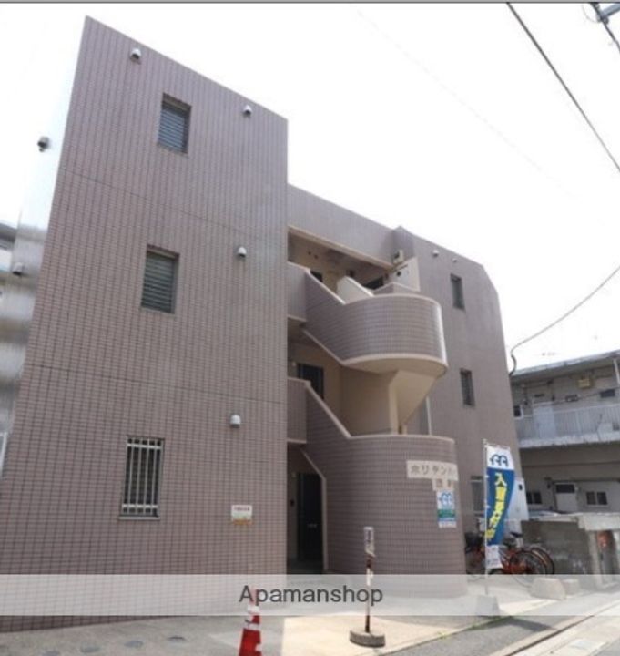 ホリデンハイツ西新の外観