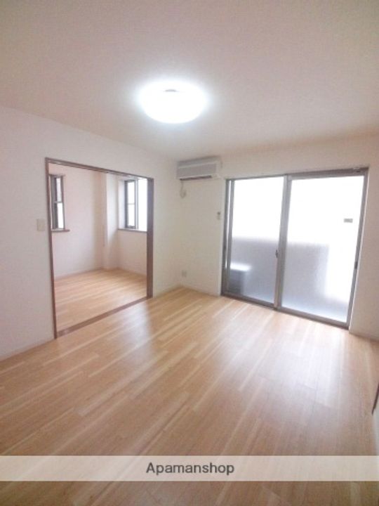 エムアール祖原の居間